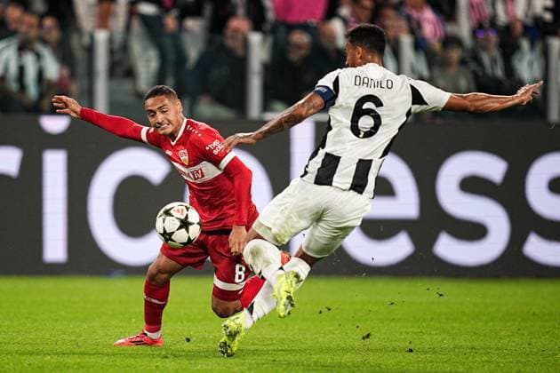 Stuttgart s Enzo Millot fights for the ball with Juventus Danilo during the Uefa Champions League soccer match, between Juventus and Stuttgart at the Allianz Stadium in Turin, north west Italy - Tuesday, October 22, 2024. - Soccer  Copyright: xMarcoxAlpozzi LaPressex