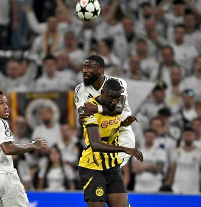 22.10.2024, Fussball UEFA Champions League 2024 2025, 3.Spieltag, Real Madrid - Borussia Dortmund, im Estadio Santiango Bernabeu in Madrid (Spanien), v.l. Antonio Rüdiger (Real Madrid) gegen Serhou Guirassy (Borussia Dortmund)