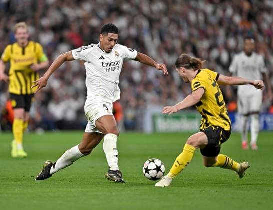 22.10.2024, Fussball UEFA Champions League 2024 2025, 3.Spieltag, Real Madrid - Borussia Dortmund, im Estadio Santiango Bernabeu in Madrid (Spanien), Jude Bellingham (Real Madrid) gegen Marcel Sabitzer (Borussia Dortmund)