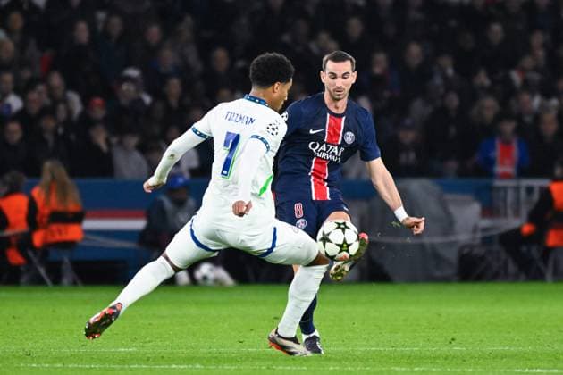 Fabián Ruiz ( 8 - PSG ) and Malik Tillman ( 7 - PSV ) during the UEFA Champions League match between Paris Saint Germain and PSV Eindhoven at Parc Des Princes on October 22, 2024 in Paris, France. ( Photo by federico pestellini panoramic ) - FOOTBALL : PSG vs PSV - Ligue des Champions - 22 10 2024 FedericoPestellini Panoramic 