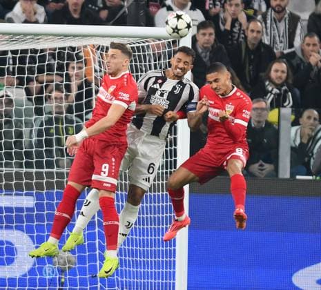 October 22, 2024, Turin, Italy: Juventus Danilo and Stuttgart s Ermedin Demirovic, Enzo Milot in action during the Uefa Champions League soccer match Juventus FC vs Stuttgart FC at the Allianz Stadium in Turin, Italy, 22 october 2024 ANSA ALESSANDRO DI MARCO Champions League: Juventus vs Stuttgart  - ZUMAa110 20241022_zaf_a110_104 Copyright: xAlessandroxDixMarcox
