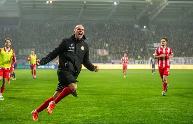 Fussball, Herren, Saison 2024 2025, 3. Liga (11. Spieltag), FC Erzgebirge Aue - FC Energie Cottbus, v.l. Phil Halbauer (Energie Cottbus), Jubel nach Tor zum 1:3, 22.10. 2024, Copyright: xSebastianxRäppold MatthiasxKochx