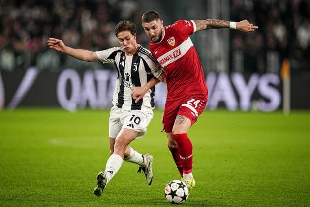 Juventus Kenan Yildiz fights for the ball with Stuttgart s Jeff Chabot during the Uefa Champions League soccer match, between Juventus and Stuttgart at the Allianz Stadium in Turin, north west Italy - Tuesday, October 22, 2024. - Soccer  Copyright: xMarcoxAlpozzi LaPressex