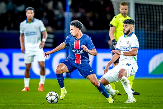 Paris Saint-Germain forwarder Ibrahim Mbaye, PSV Eindhoven midfielder Ismael saibari, during the match Paris - PSV at the Parc des Princes Stadium for the UEFA Champions League - League phase - Matchday 3 season 2023-2024 in PARIS, France on 22 oktober 2024 (photo by Geert van Erven - EYE4images DeFodi Images) not used in POL SRB CRO FRA GBR NED ITA USA Defodi-746_196480