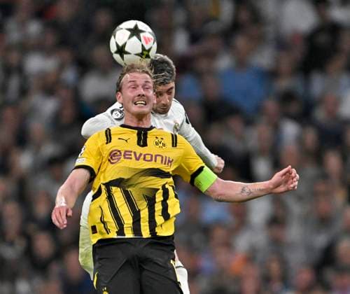 22.10.2024, Fussball UEFA Champions League 2024 2025, 3.Spieltag, Real Madrid - Borussia Dortmund, im Estadio Santiango Bernabeu in Madrid (Spanien), v.l. Federico Valverde (Real Madrid) gegen Julian Brandt (Borussia Dortmund)