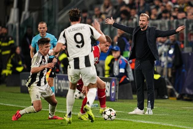 Stuttgart s head coach Sebastian Hoene& xdf; during the Uefa Champions League soccer match, between Juventus and Stuttgart at the Allianz Stadium in Turin, north west Italy - Tuesday, October 22, 2024. - Soccer  Copyright: xMarcoxAlpozzi LaPressex