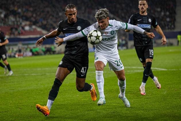 SOCCER - UEFA CL, Sturm vs Sporting KLAGENFURT,AUSTRIA,22.OCT.24 - SOCCER - UEFA Champions League, SK Sturm Graz vs Sporting CP. Image shows Emanuel Aiwu (Sturm), Maxi Araujo (Sporting Lissabon) and Tomi Horvat (Sturm).  GEPAxpictures xMatthiasxTrinkl