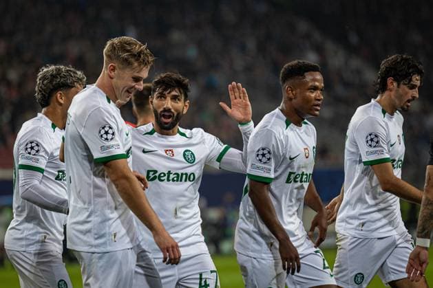 SOCCER - UEFA CL, Sturm vs Sporting KLAGENFURT,AUSTRIA,22.OCT.24 - SOCCER - UEFA Champions League, SK Sturm Graz vs Sporting CP. Image shows the rejoicing of Sporting Lissabon.  GEPAxpictures xMatthiasxTrinkl