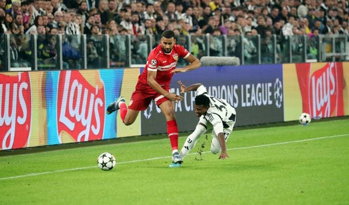 22.10.24 Juventus Turin - VfB Stuttgart Italien, Turin, 22.10.2024, Fussball, UEFA Champions League, Juventus Turin - VfB Stuttgart: v.l. Josha Vagnoman (VfB Stuttgart), Juan Cabal (Juventus Turin).