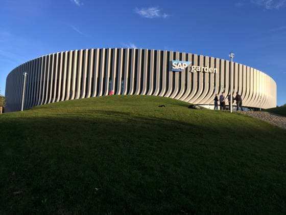 SAP Garden, Halle, Sporthalle, Olympiapark, Aussenansicht, Hightech-Arena, multifunktionale Sportarena, Basketball EuroLeague FC Bayern Muenchen - Paris Basketball SAP Garden 17.10.2024 FOTO: Mladen Lackovic LakoPress