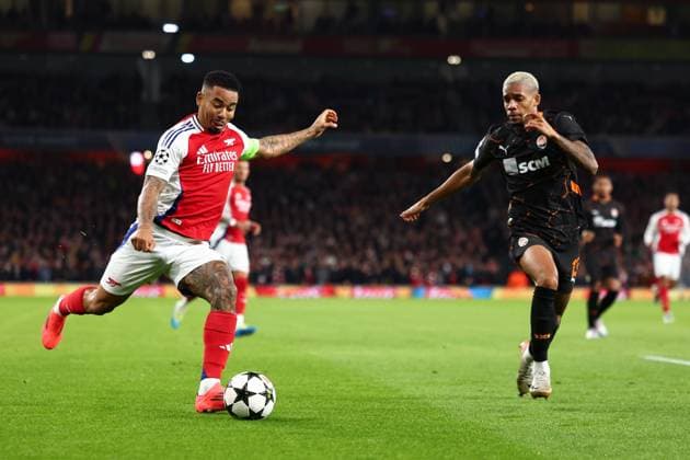 Gabriel Jesus of Arsenal under pressure from Pedrinho of Shakhtar Donetsk Arsenal v Shakhtar Donetsk, UEFA Champions League, Group Stage, Football, Emirates Stadium, London, UK, 22 Oct 2024 EDITORIAL USE ONLY No use with unauthorised audio, video, data, fixture lists, club league logos or live services. Online in-match use limited to 120 images, no video emulation. No use in betting, games or single club league player publications. Copyright: xSimonxDael Shutterstockx 14801590ah
