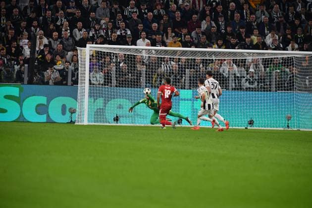 Mattia Perin Juventus FC during UEFA Champions League 2024 25 League Phase - football match between Juventus FC and VfB Stoccarda at Allianz Stadium Turin Italy - 22 October 2024 - & xA;ph Giuliano Marchisciano during Juventus FC vs VfB Stuttgart, UEFA Champions League football match in Turin, Italy, October 22 2024  Copyright: xGiulianoxMarchisciano IPAxSportx xx IPA_50856889 IPA_Agency_IPA50856889