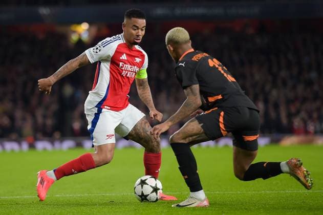 22nd October 2024; Emirates Stadium, London, England; UEFA Champions League Football, Arsenal versus Shakhtar Donetsk; Gabriel Jesus of Arsenal takes on Pedrinho of Shakhtar Donetsk  ActionPlus12706238 SalvioxCalabrese
