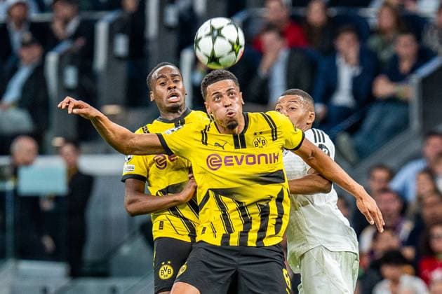 22.10.2024, Real Madrid vs. Borussia Dortmund, UEFA Champions League, 3. Spieltag Felix Nmecha (Borussia Dortmund, 8) gegen Vinicius Junior (Real Madrid, 7) Copyright: xBahhoxKarax