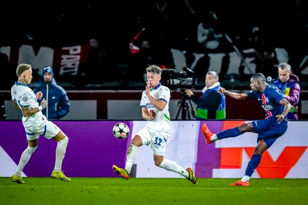 Paris Saint-Germain forwarder Ousmane Dembele, PSV Eindhoven defender Matteo Dams, during the match Paris - PSV at the Parc des Princes Stadium for the UEFA Champions League - League phase - Matchday 3 season 2023-2024 in PARIS, France on 22 oktober 2024 (photo by Geert van Erven - EYE4images DeFodi Images) not used in POL SRB CRO FRA GBR NED ITA USA Defodi-746_196559
