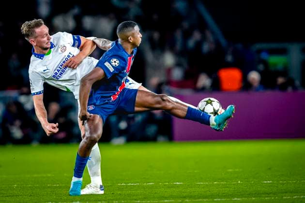 PSV Eindhoven forwarder Luuk de Jong, Paris Saint-Germain defender Willian Pacho, during the match Paris - PSV at the Parc des Princes Stadium for the UEFA Champions League - League phase - Matchday 3 season 2023-2024 in PARIS, France on 22 oktober 2024 (photo by Geert van Erven - EYE4images DeFodi Images) not used in POL SRB CRO FRA GBR NED ITA USA Defodi-746_196560