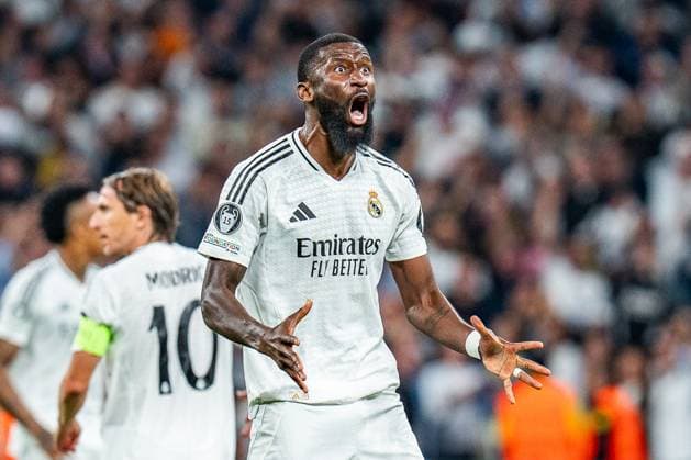 22.10.2024, Real Madrid vs. Borussia Dortmund, UEFA Champions League, 3. Spieltag Antonio Rüdiger (Real Madrid, 22) jubelt nach dem Tor zum 2:2 durch Vinicius Junior (Real Madrid, 7) Copyright: xBahhoxKarax
