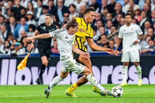 22.10.2024, Real Madrid vs. Borussia Dortmund, UEFA Champions League, 3. Spieltag Felix Nmecha (Borussia Dortmund, 8) gegen Luka Modric (Real Madrid, 10) Copyright: xBahhoxKarax