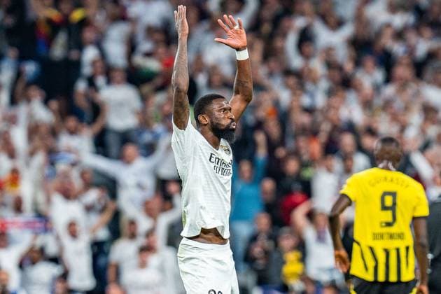22.10.2024, Real Madrid vs. Borussia Dortmund, UEFA Champions League, 3. Spieltag Antonio Rüdiger (Real Madrid, 22) jubelt nach dem Tor zum 2:2 durch Vinicius Junior (Real Madrid, 7) Copyright: xBahhoxKarax