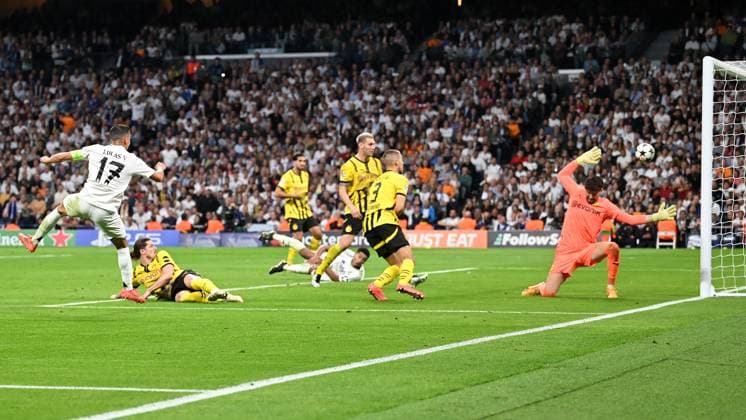 Madrid, Estadio Santiago Bernabeu, 22.10.24, GER, Herren, UEFA Champions League, Saison 2024-2025, Real Madrid - Borussia Dortmund Bild: Lucas VAZQUEZ (Real Madrid) macht das Tor zum 3:2 Only for editorial use! UEFA regulations prohibit any use of photographs as image sequences and or quasi-video. Spanien