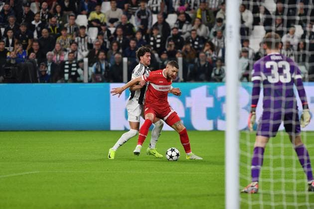 CALCIO - UEFA Champions League - Juventus FC vs VfB Stuttgart Dusan Vlahovic Juventus FC during UEFA Champions League 2024 25 League Phase - football match between Juventus FC and VfB Stoccarda at Allianz Stadium Turin Italy - 22 October 2024 - ph Giuliano Marchisciano during Juventus FC vs VfB Stuttgart, UEFA Champions League football match in Turin, Italy, October 22 2024 Turin Italy  Copyright: xIPAxSport ABACAx