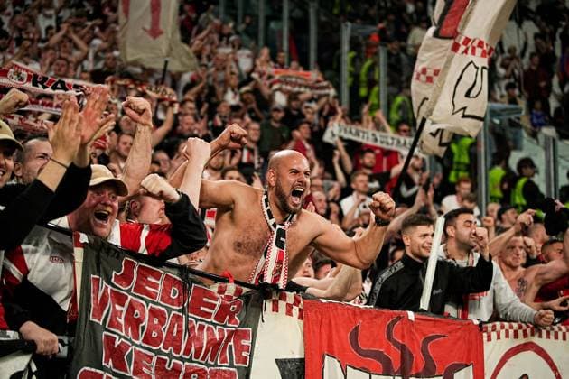 Sport Themen der Woche KW43 Sport Bilder des Tages Stuttgart fan celebrate after the Uefa Champions League soccer match, between Juventus and Stuttgart at the Allianz Stadium in Turin, north west Italy - Tuesday, October 22, 2024. - Soccer  Copyright: xMarcoxAlpozzi LaPressex