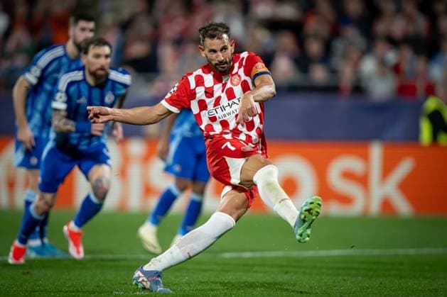 Cristian Stuani (Girona FC) shoots a penalty during a UEFA Champions League match between Girona FC and Slovan Bratislava at Estadi Municipal de Montilivi in Girona, Girona, Spain, on October 22 2024. Photo by Felipe Mondino Copyright: x@FELIPExMONDINOx