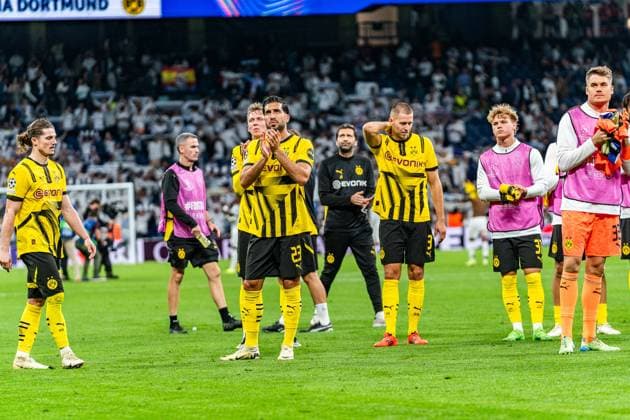 22.10.2024, Real Madrid vs. Borussia Dortmund, UEFA Champions League, 3. Spieltag Enttäusschung nach Abpfiff bei den Dortmundern vor den eigenen Fans Donyell Malen (Borussia Dortmund, 21) Felix Nmecha (Borussia Dortmund, 8) Serhou Guirassy (Borussia Dortmund, 9) Nico Schlotterbeck (Borussia Dortmund, 4) Emre Can (Borussia Dortmund, 23) Marcel Sabitzer (Borussia Dortmund, 20) Maximilian Beier (Borussia Dortmund, 14) Copyright: xBahhoxKarax