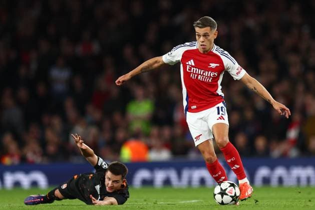 Leandro Trossard of Arsenal turns Dmytro Kryskiv of Shakhtar Donetsk Arsenal v Shakhtar Donetsk, UEFA Champions League, Group Stage, Football, Emirates Stadium, London, UK, 22 Oct 2024 EDITORIAL USE ONLY No use with unauthorised audio, video, data, fixture lists, club league logos or live services. Online in-match use limited to 120 images, no video emulation. No use in betting, games or single club league player publications.  Copyright: xSimonxDael Shutterstockx 14801590cb