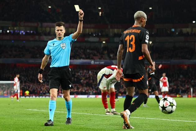 Match Referee Benoit Bastien shows Pedrinho of Shakhtar Donetsk a yellow card Arsenal v Shakhtar Donetsk, UEFA Champions League, Group Stage, Football, Emirates Stadium, London, UK, 22 Oct 2024 EDITORIAL USE ONLY No use with unauthorised audio, video, data, fixture lists, club league logos or live services. Online in-match use limited to 120 images, no video emulation. No use in betting, games or single club league player publications.  Copyright: xSimonxDael Shutterstockx 14801590dj