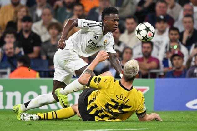 Madrid, Estadio Santiago Bernabeu, 22.10.24, GER, Herren, UEFA Champions League, Saison 2024-2025, Real Madrid - Borussia Dortmund Bild: v.li. im Zweikampf VINICIUS JUNIOR (Real Madrid) und Niklas SUELE (Dortmund) Only for editorial use! UEFA regulations prohibit any use of photographs as image sequences and or quasi-video. Spanien