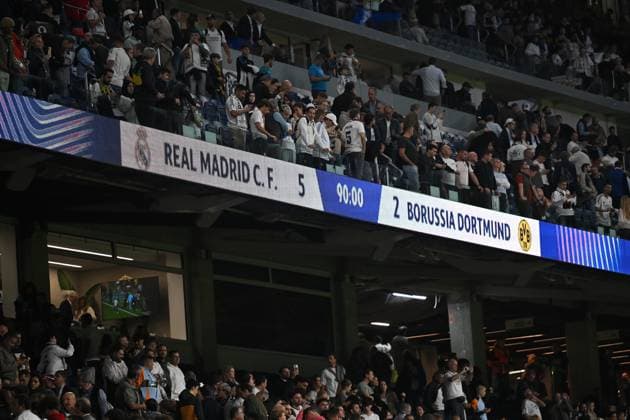 Madrid, Estadio Santiago Bernabeu, 22.10.24, GER, Herren, UEFA Champions League, Saison 2024-2025, Real Madrid - Borussia Dortmund Bild: Stadionansicht mit Anzeigetafel und Endstand 5:2 Only for editorial use! UEFA regulations prohibit any use of photographs as image sequences and or quasi-video. Spanien