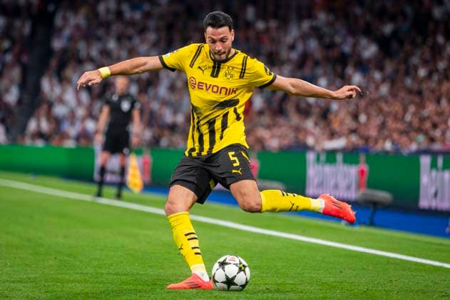 Real Madrid CF v Borussia Dortmund - UEFA Champions League 2024 25 League Phase MD3 Ramy Bensebaini of Borussia Dortmund seen in action with the ball during the UEFA Champions League 2024 25 League Phase MD3 match between Real Madrid CF and Borussia Dortmund at Estadio Santiago Bernabeu on October 22, 2024 in Madrid, Spain. Madrid Estadio Santiago Bernabeu Madrid Spain Copyright: xAlbertoxGardinx AGardin_20241022_Football_Champions_Real_Madrid_Borussia_Dortmund_14