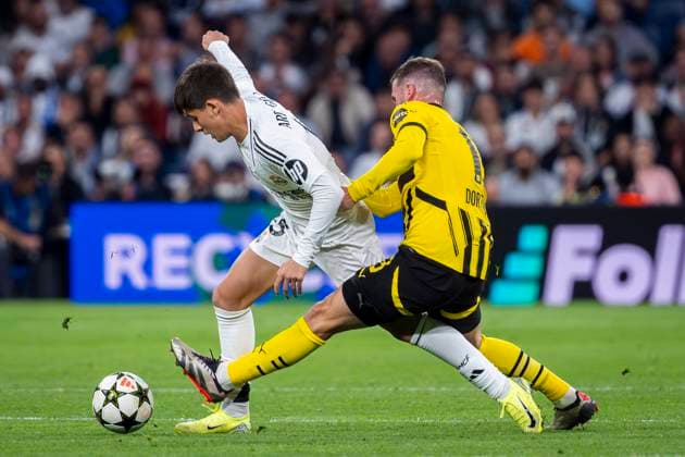 Real Madrid CF v Borussia Dortmund - UEFA Champions League 2024 25 League Phase MD3 Arda Guler of Real Madrid CF (L) in action against Pascal Gross of Borussia Dortmund (R) during the UEFA Champions League 2024 25 League Phase MD3 match between Real Madrid CF and Borussia Dortmund at Estadio Santiago Bernabeu on October 22, 2024 in Madrid, Spain. Madrid Estadio Santiago Bernabeu Madrid Spain Copyright: xAlbertoxGardinx AGardin_20241022_Football_Champions_Real_Madrid_Borussia_Dortmund_20