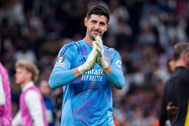 Real Madrid CF v Borussia Dortmund - UEFA Champions League 2024 25 League Phase MD3 Thibaut Courtois of Real Madrid CF cheers the fans during the UEFA Champions League 2024 25 League Phase MD3 match between Real Madrid CF and Borussia Dortmund at Estadio Santiago Bernabeu on October 22, 2024 in Madrid, Spain. Madrid Estadio Santiago Bernabeu Madrid Spain Copyright: xAlbertoxGardinx AGardin_20241022_Football_Champions_Real_Madrid_Borussia_Dortmund_35