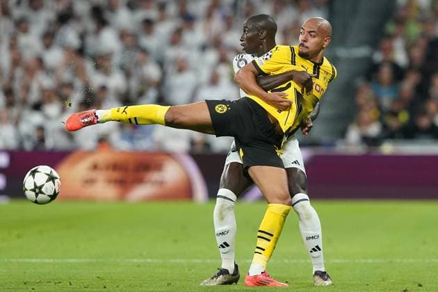 Champions League - Real Madrid v Borussia Dortmund Real Madrid CF s Ferland Mendy (l) and Borussia Dortmund s Donyell Malen during Champions League match Real Madrid v Borussia Dortmund on October 22, 2024 in Madrid, Spain. Photo by Acero AlterPhotos ABACAPRESS.COM Madrid Spain  Copyright: xAcero AlterPhotos ABACAx