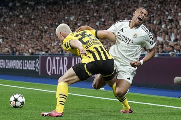 Champions League - Real Madrid v Borussia Dortmund Real Madrid CF s Kylian Mbappe (r) and Borussia Dortmund s Julian Ryerson during Champions League match Real Madrid v Borussia Dortmund on October 22, 2024 in Madrid, Spain. Photo by Acero AlterPhotos ABACAPRESS.COM Madrid Spain  Copyright: xAcero AlterPhotos ABACAx