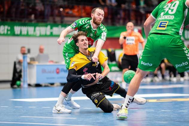 22.10.2024 - Handball, 2024 2025, 2. Daikin Bundesliga, 8. Spieltag, GWD Minden - HSC 2000 Coburg: (L-R) Alexander Weck (Minden), Mikael Helmersson (Coburg)