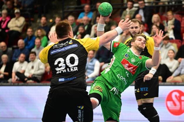22-10-2024 pmk NH132181 Handball Herren 2.Bundesliga Saison 2024 2025 Merkur-Arena Luebbecke TSV GWD Minden - HSC 2000 Coburg Nils ROELLER (30) Coburg Ian WEBER (13) Minden