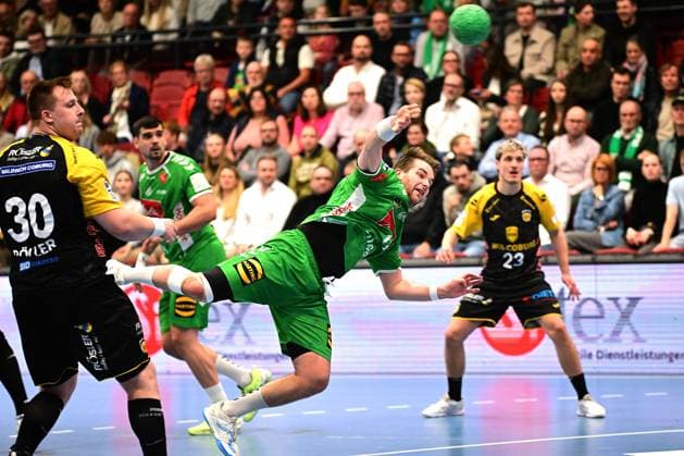 22-10-2024 pmk NH132184 Handball Herren 2.Bundesliga Saison 2024 2025 Merkur-Arena Luebbecke TSV GWD Minden - HSC 2000 Coburg Nils ROELLER (30) Coburg Ian WEBER (13) Minden
