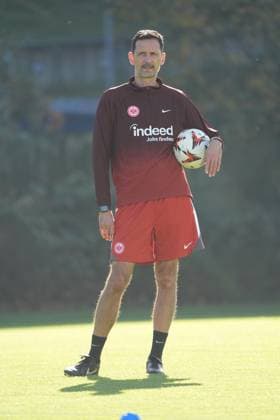 Trainer Dino Toppmöller (Eintracht Frankfurt) - Frankfurt 23.10.2024: Eintracht Frankfurt Abschlusstraining vor der Europa League gegen Riga, Deutsche Bank Park, UEFA Europa League