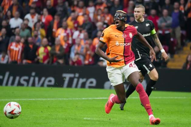 241023 BVictor Osihmen of Galatasaray and Sebastian Holmen of Elfsborg during the UEFA Europa League football match between Galatasaray and Elfsborg on October 23, 2024 in Istanbul. Photo: Seskimphoto BILDBYRAN kod XY XY0031 fotboll football soccer fotball uefa europa league europa league galatasaray elfsborg bbeng Copyright: SESKIMxPHOTO BB241023BB563