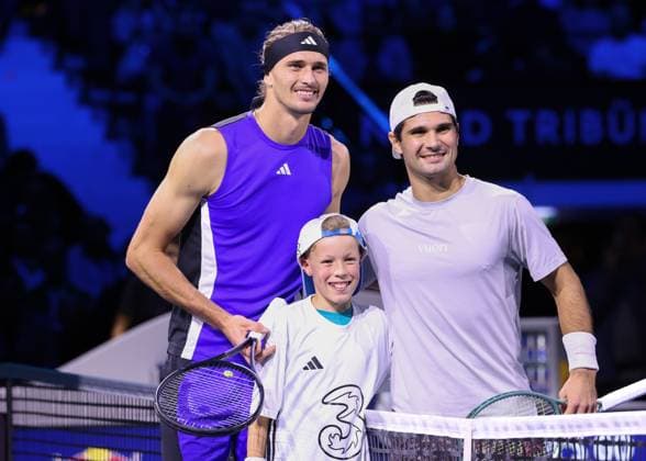 Alexander Zverev und Marcos Giron posen fuer ein Foto vor Spielbeginn Tennis - ERSTE BANK OPEN 2024 - ATP, Tennis Herren 500 - Stadthalle - Wien - - Oesterreich - 23 October 2024. Copyright: xJuergenxHasenkopfx