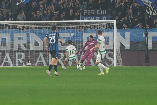 Marco Carnesecchi of Atalanta BC 1907 in action during the UEFA Champions League 2024 2025 League Phase MD3 football match between Atalanta BC and Celtic FC at Gewiss Stadium on October 23, 2024, Bergamo, Italy.  Copyright: xRobertoxTommasini IPAxSportx xipx xx IPA_50882608 IPA_Agency_IPA50882608