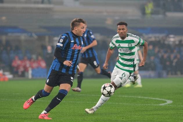 Mateo Retegui of Atalanta BC 1907 in action during the UEFA Champions League 2024 2025 League Phase MD3 football match between Atalanta BC and Celtic FC at Gewiss Stadium on October 23, 2024, Bergamo, Italy.  Copyright: xRobertoxTommasini IPAxSportx xipx xx IPA_50882611 IPA_Agency_IPA50882611