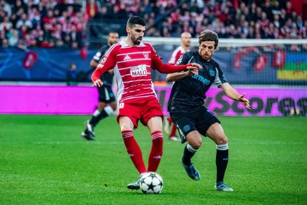 Pierre Lees-Melou (Stade Brestois) Jonas Hofmann (Bayer Leverkusen) FOOTBALL : Stade Brestois vs Bayer Leverkusen - Ligue des Champions - 3ére Journée - 23 10 2024 BaptisteAutissier Panoramic 