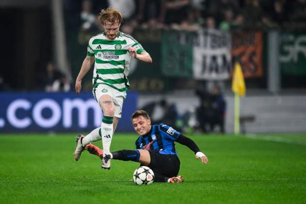 Atalanta BC v Celtic FC - UEFA Champions League Liam Scales of Celtic FC is tackled by Mateo Retegui of Atalanta BC during the UEFA Champions League 2024 25 league phase football match between Atalanta BC and Celtic FC. Bergamo Italy Copyright: xNicolòxCampox