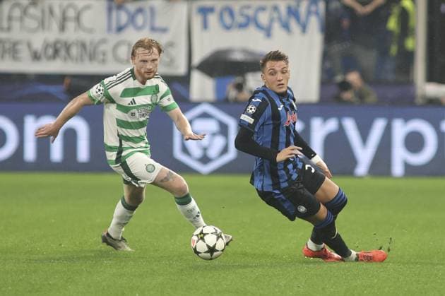Mateo Retegui of Atalanta BC competes for the ball with Liam Scales of Celtic FCduring Atalanta BC vs Celtic FC, 3Ã‚Â° round of Chanpions League 2024-25, game at Gewiss stadium in Bergamo (BG), Italy, on October 23, 2024.  Copyright: xDavidexCasentini IPAxSportx xipax xx IPA_50883292 IPA_Agency_IPA50883292