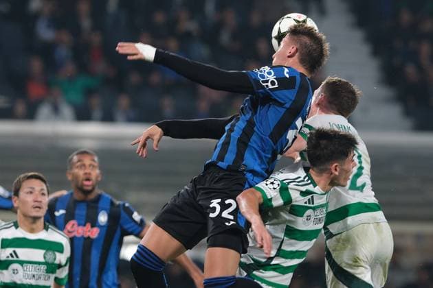 Mateo Retegui of Atalanta BC 1907 in action during the UEFA Champions League 2024 2025 League Phase MD3 football match between Atalanta BC and Celtic FC at Gewiss Stadium on October 23, 2024, Bergamo, Italy.  Copyright: xRobertoxTommasini IPAxSportx xipx xx IPA_50883575 IPA_Agency_IPA50883575