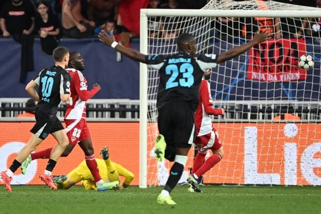 Sport Bilder des Tages Stade Brestois Leverkusen PHOTOPQR LE TELEGRAMME NICOLAS CREACH ; ; 23 10 2024 ; Football Stade du Roudourou à Guingamp Ligue des champions 23 octobre 2024 Stade Brestois Leverkusen Le but de Leverkusen inscrit parFlorian Wirtz Photos Nicolas Créach France  Copyright: xPHOTOPQR LExTELEGRAMME MAXPPPxNICOLASxCREACHx 20241023TGB2548 20241023TGB2548